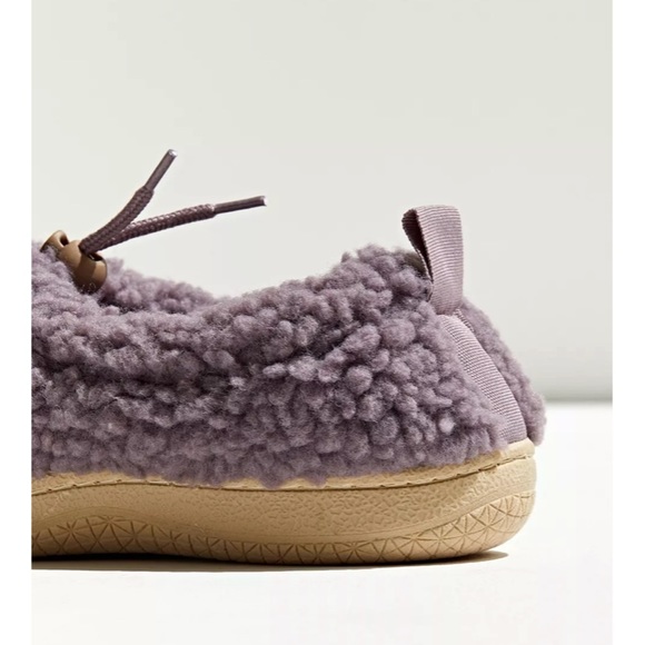 NEW UO Sherpa hard sole slippers unisex - Picture 4 of 11